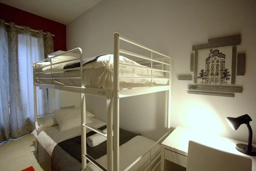 Hostel Artistic Barcelona 0*,